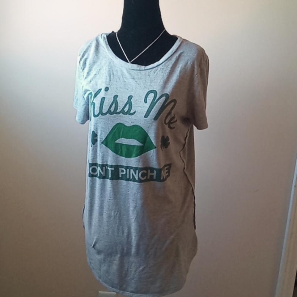 Kiss me don't pinch me graphic tee